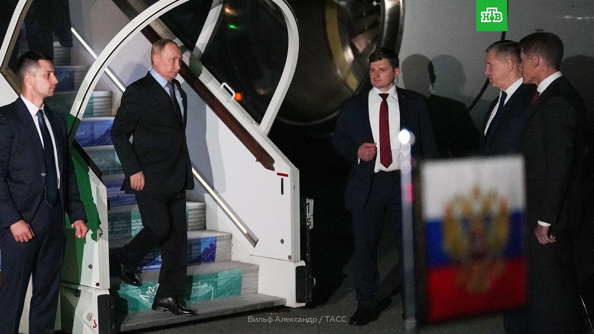    Путин прибыл во Владивосток