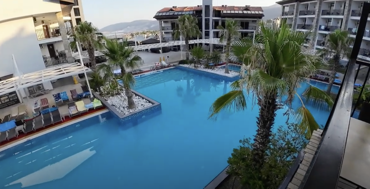 Вид на главный бассейн