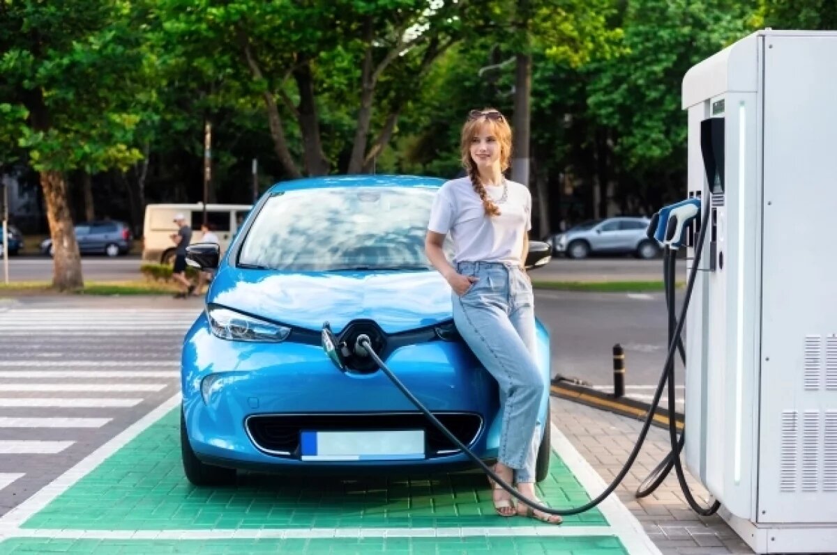    Более половины россиян хотели бы ездить на электромобиле