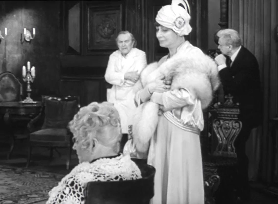 Кадр из фильма-спектакля "Всё кончено" (1980)