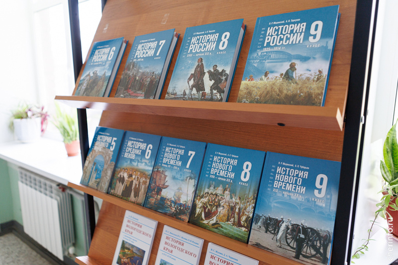    В школы поступили учебники по истории Вологодского края для 6−8-х классов, по всемирной истории - для 5−9-х классов, по истории России - для 6−9-х классов.