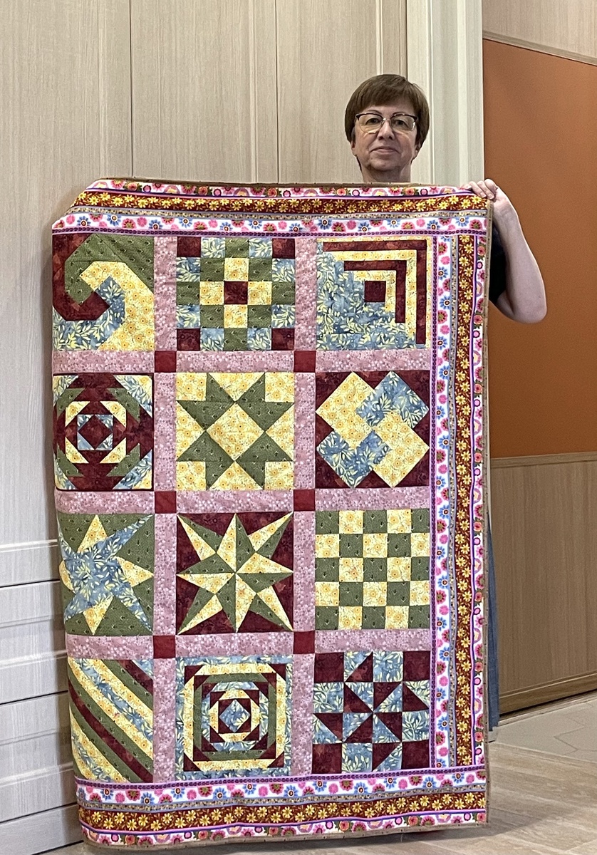 Лоскутное одеяло Марины Бушаевой, слушательницы Академии Лоскутного шитья