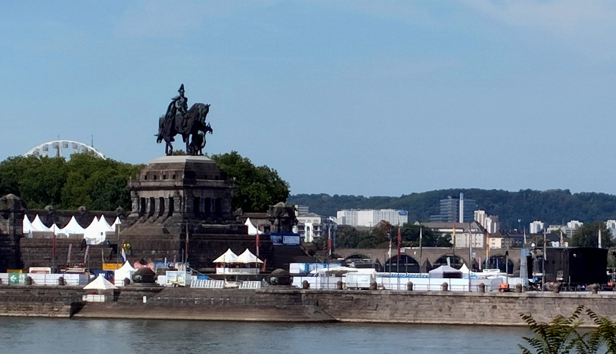 тут соединяютс Рейн и Мозель