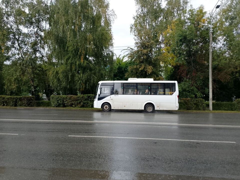    Новый автобус на улицах Горно-Алтайска. Источник: "Толк"