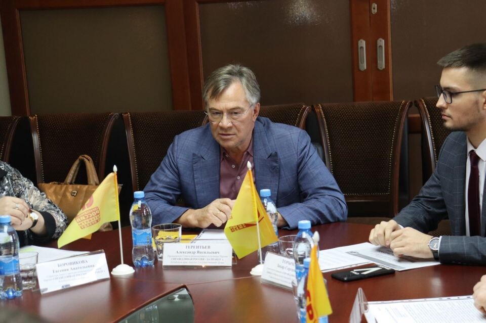    Пресс-конференция регионального отделения партии "Справедливая Россия — За правду". Источник: Altai.spravedlivo.ru