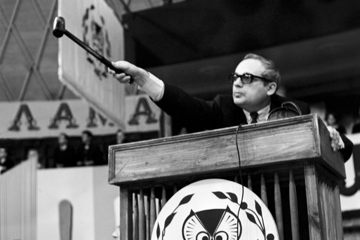  Фото © В.Рихтер / ТАСС / Первая игровая передача Центрального телевидения в прямом эфире «Аукцион»