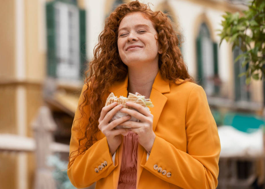 Неправильное питание может служить причиной жирности волос