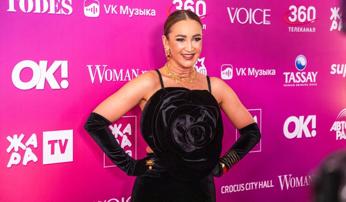     Ольга Бузова заступилась за Егора Крида после скандала с поцелуем на концерте