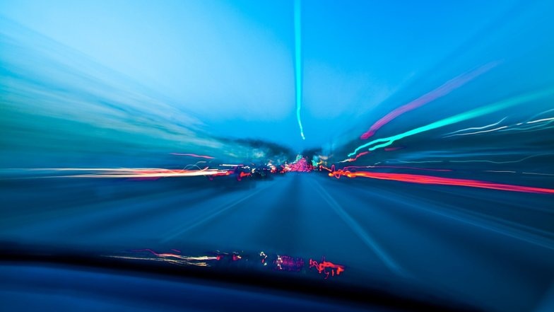    Главный аргумент против отмены запрета возвращаться на свою полосу через сплошную линию разметки заключается в опасении, что этой лазейкой начнут пользоваться недобросовестные водители.