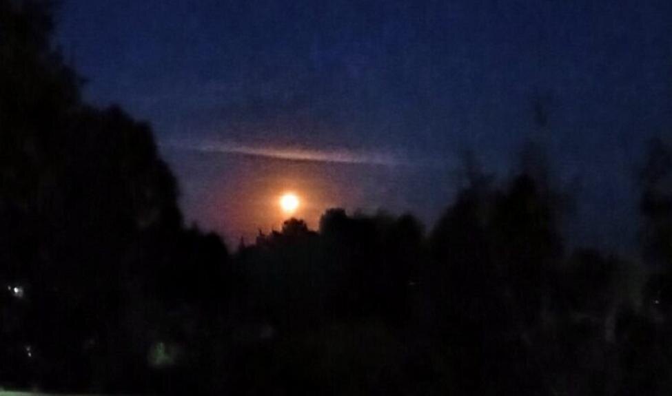    В момент затмения диск Луны приобретет красный оттенок. Фото из архива редакции