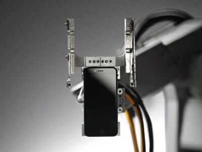    Инсайд: Apple отказывается от ручной сборки iPhone