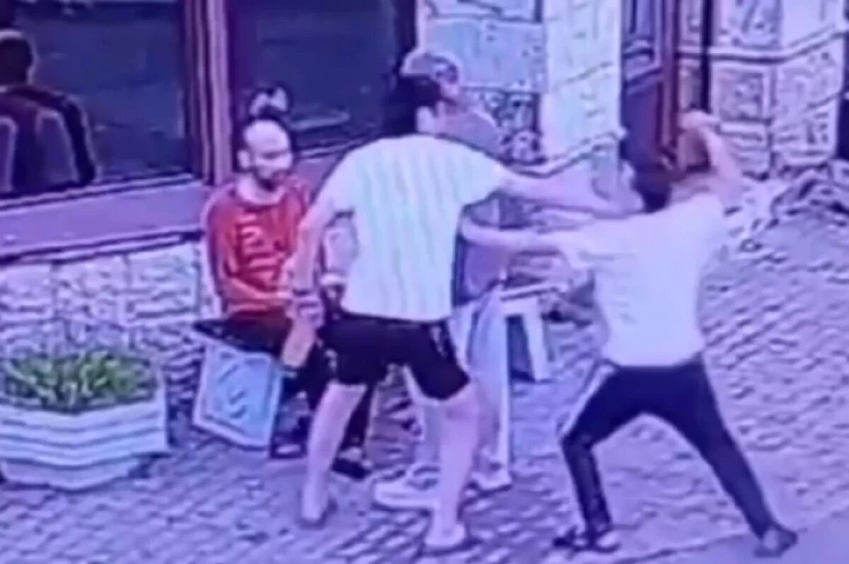    В Ломоносове мужчина перепутал и ударил ножом случайного прохожего