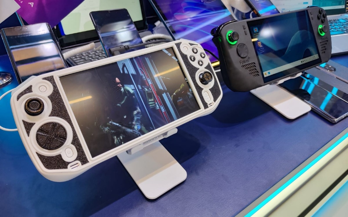 Fplus📷Прототип российской портативной игровой консоли Fplus