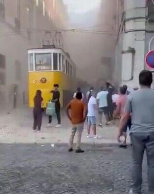 Крушение фуникулера в Лиссабоне / Sputnik | стрингер