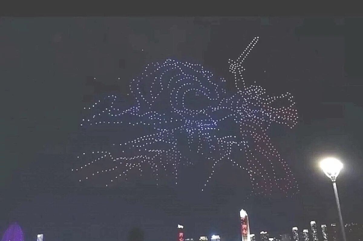    Изображением «Родины-матери» в небе Китая поделился волгоградский музей