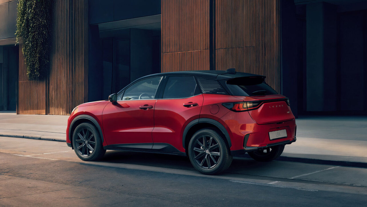    Lexus LBX в исполнении Vibrant Edition. Фото Lexus