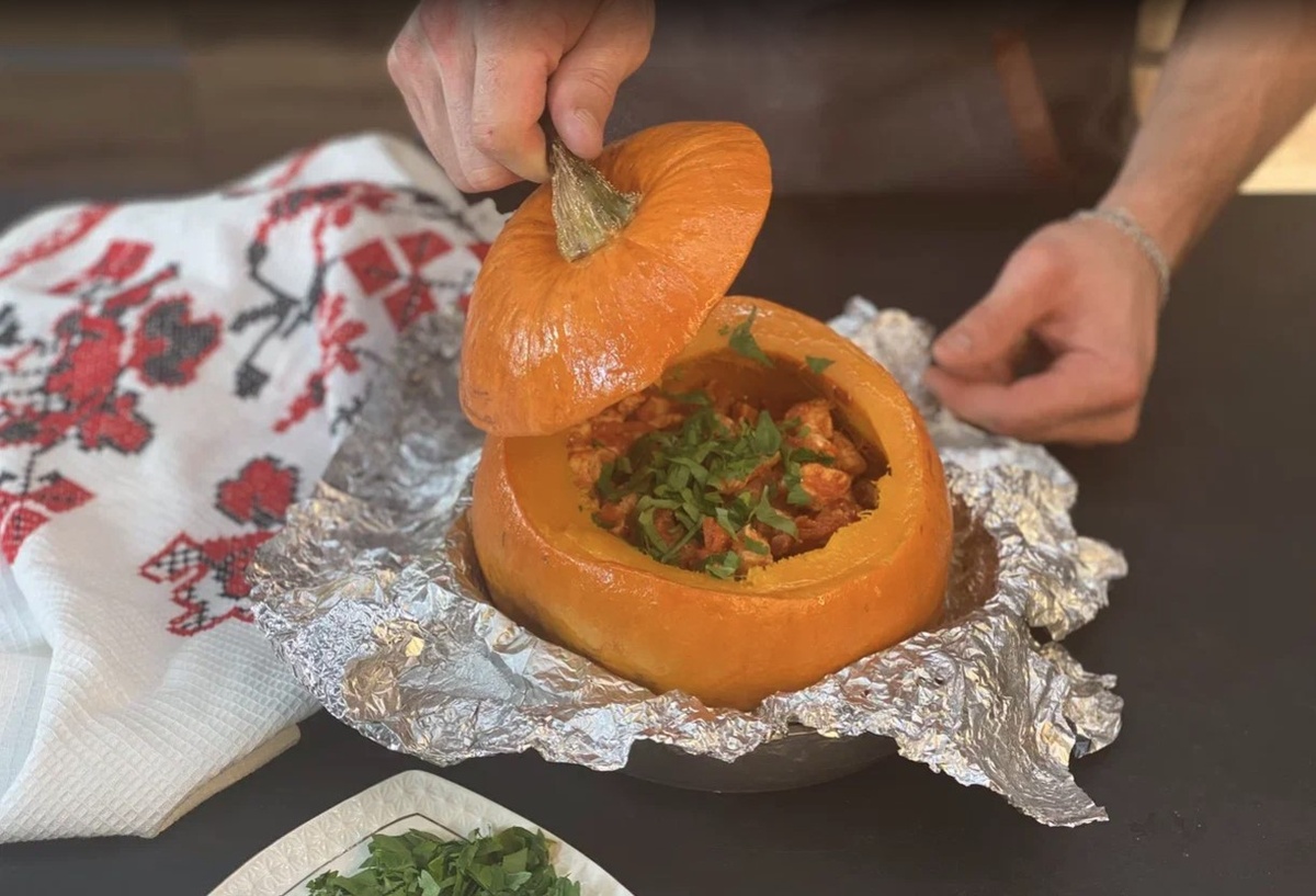 Тыква с мясом в духовке