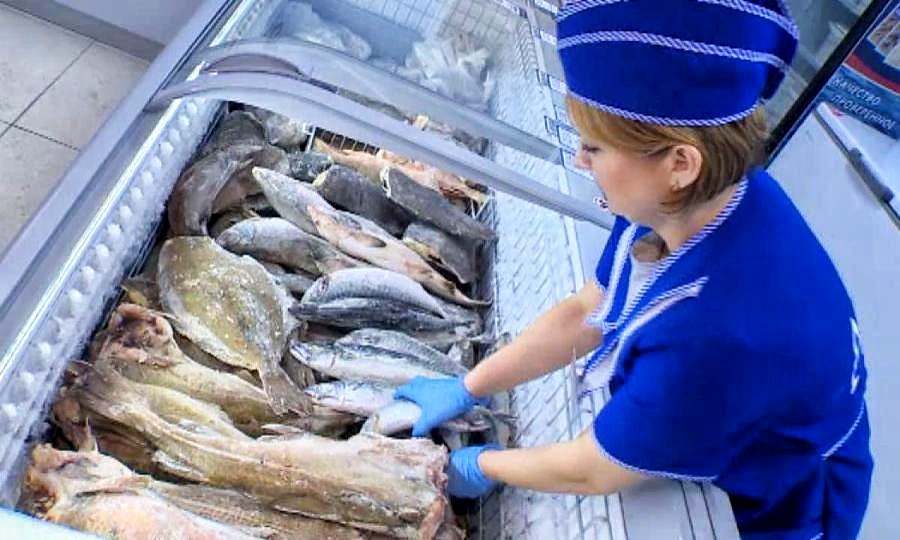 Женщину оставили БЕЗ МАШИНЫ И БЕЗ ДЕНЕГ за продажу рыбы