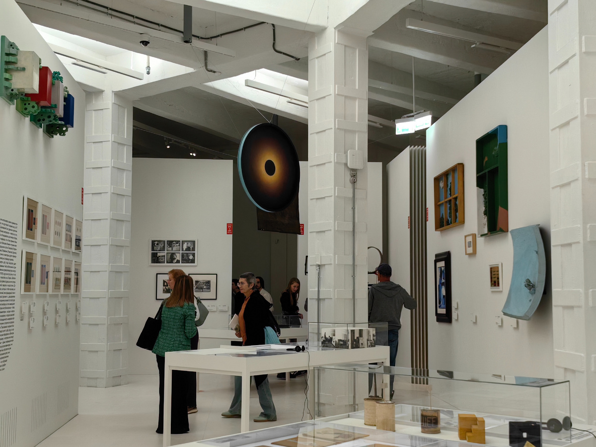 выставка «Путь к авангарду: диалоги художников в журнале „А-Я“»