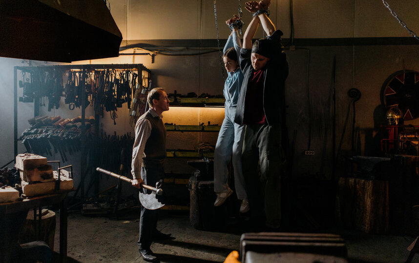    По сюжету в голове филолога постоянно идёт диалог человека и пришельца предоставлено пресс-службой телеканала