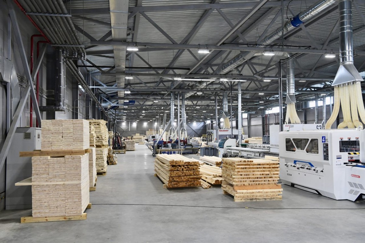    Деревообрабатывающий завод "Томицы-2" компании "Крона". Фото: "Республика" / Оксана Кудряшова