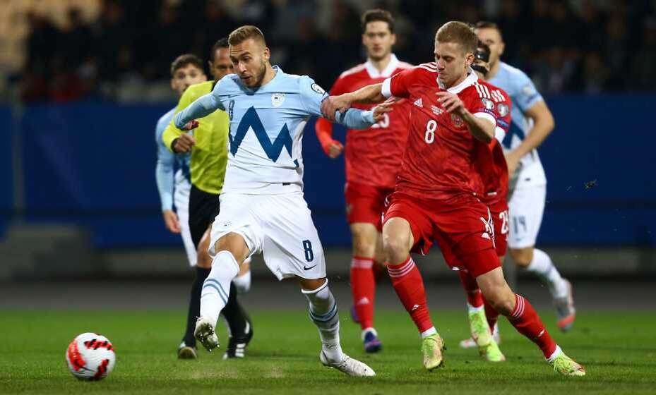    Даниил Фомин борется с Санди Ловричем. Фото: Reuters