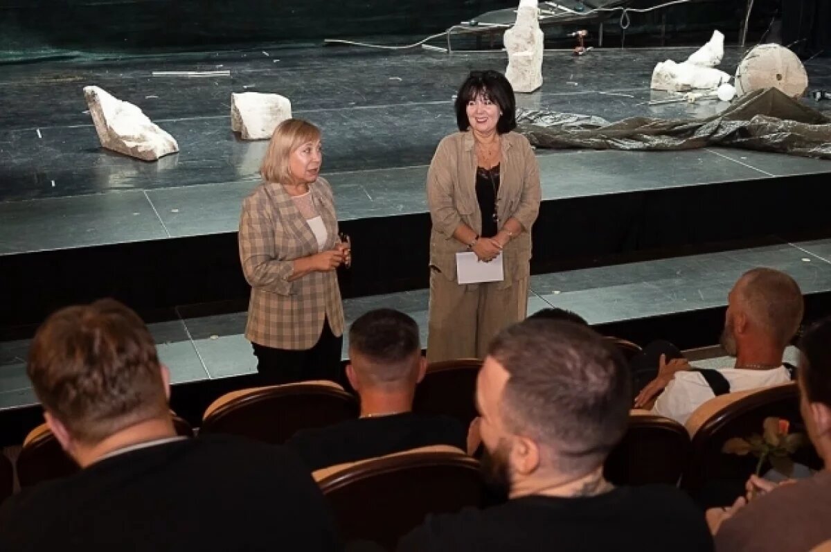    Руководство театра представило план работы на предстоящий сезон.