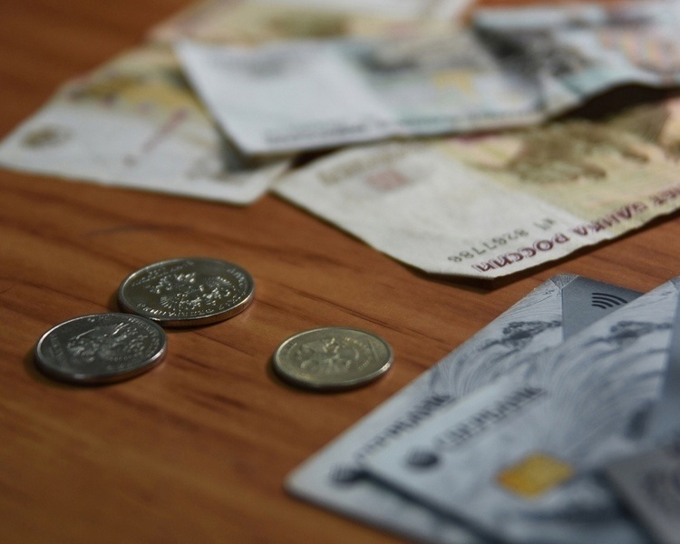     Курянка лишилась более 300 тысяч рублей при попытке заработать на маркетплейсе