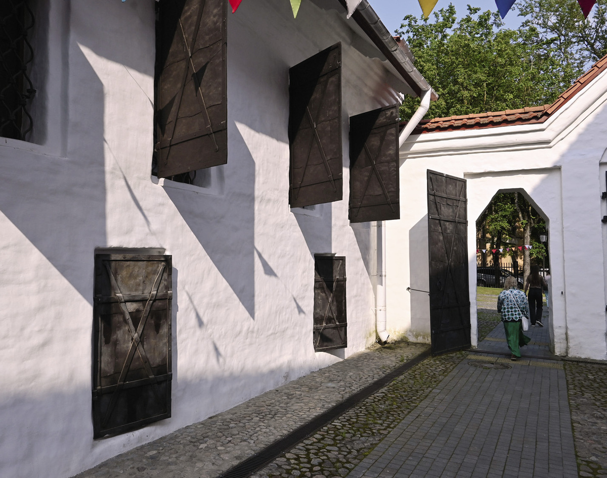 Музейный комплекс «Двор Постникова» располагается в бывших купеческих палатах XVII века. Их большая реставрация завершилась пять лет назад.