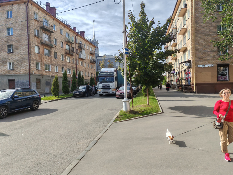    Ремонт на Карла Маркса в Петрозаводске загнал фуру в ловушкучитатель "Фактора"