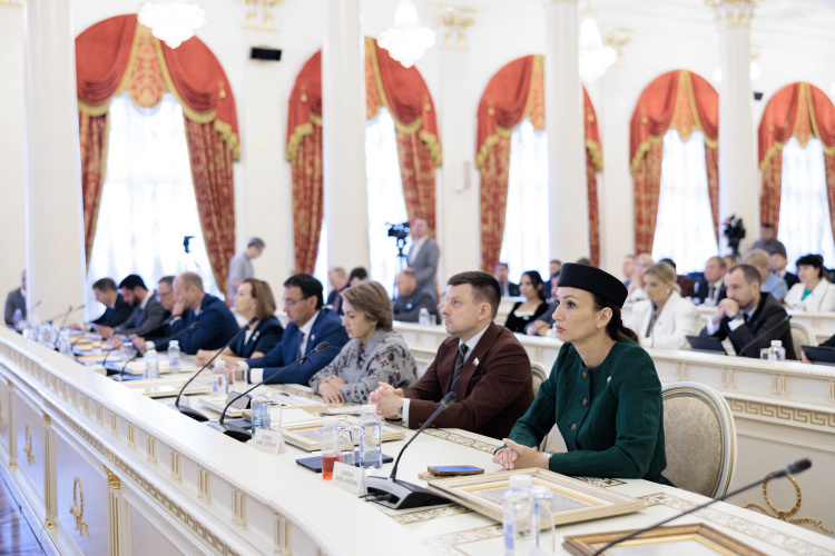    В Казанской городской Думе 50 депутатов. Половина избирается по списку, еще 25 — по одномандатным округам.   
Фото: «БИЗНЕС Online»