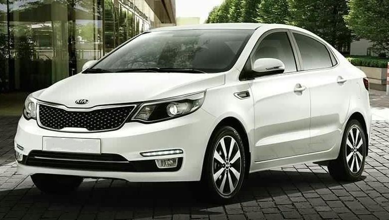 Kia Rio уже много лет держится в числе самых популярных автомобилей в России. И это не случайность. Давайте разберёмся, за что водители так любят этот корейский седан (и хэтчбек).

💡 Плюсы Kia Rio

Надёжность – моторы и коробки выдерживают большие пробеги без особых проблем.

Экономичность – расход топлива радует, особенно в городском цикле.

Комфорт для своего класса – просторный салон, удобные сиденья и понятная эргономика.

Доступность обслуживания – запчасти есть в любом магазине, а цены не кусаются.


⚡ Минусы, о которых стоит знать

Жёстковатая подвеска — на плохих дорогах это чувствуется.

Шумоизоляция оставляет желать лучшего.

Не самая богатая базовая комплектация.


📊 Для кого этот автомобиль?

Kia Rio — отличный вариант для:

молодых водителей, которые берут первую машину,

семей, которым нужен недорогой и практичный транспорт,

таксопарков (недаром столько «Рио» катается по городам в жёлтых цветах).



---

🔥 Итог: Kia Rio — это не машина, от которой захватывает дух, а надёжный друг, который не подведёт в повседневных поездках.

👉 А вы бы взяли себе Kia Rio или выбрали что-то другое?