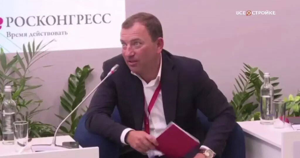 Управляющий партнёр по направлению «Регионы» ГК ФСК Алексей Алмазов рассказал на Урбан Хаб о ключевых проблемах при реализации девелоперских проектов в России