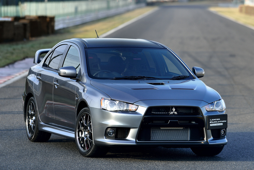 Когда на дороге появляется Mitsubishi Lancer, особенно в культовой версии Evolution, многие до сих пор оборачиваются. Этот автомобиль — не просто средство передвижения, а символ целой эпохи.

🚘 Чем покорил Lancer?

Спортивный дух — даже «гражданские» версии дарят ощущение драйва, а EVO — это мечта гонщиков.

Дизайн — агрессивный, узнаваемый, без лишних деталей. Машина будто создана, чтобы выделяться.

Управляемость — крепкая подвеска и точный руль позволяют чувствовать дорогу.

История ралли — Lancer EVO не раз доказывал своё превосходство на мировых трассах.


⚠️ Но не без минусов

Расход топлива «кусается», особенно у мощных версий.

Найти живой экземпляр сейчас сложно — многие «убиты» долгой эксплуатацией.

Цены на запчасти для EVO могут удивить даже опытных автовладельцев.


💭 Для кого этот автомобиль?

Lancer — не просто выбор, а образ жизни. Он для тех, кто:

ценит драйв и эмоции за рулём,

хочет машину с характером,

не боится внимания на дороге.



---

⚡ Итог: Mitsubishi Lancer — это не просто автомобиль, а легенда, которая подарила целому поколению вкус настоящего спорта.

👉 А вы бы рискнули взять себе подержанный Lancer или выбрали бы что-то свежее?