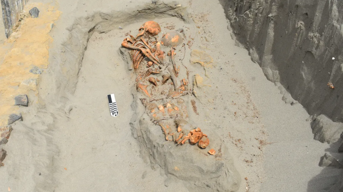 Этому человеку связали руки перед принесением в жертву.