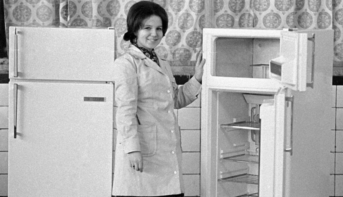    Единственный плюс старых холодильников в том, что в них меньше сушится еда. Источник фотографии: dzen.ru