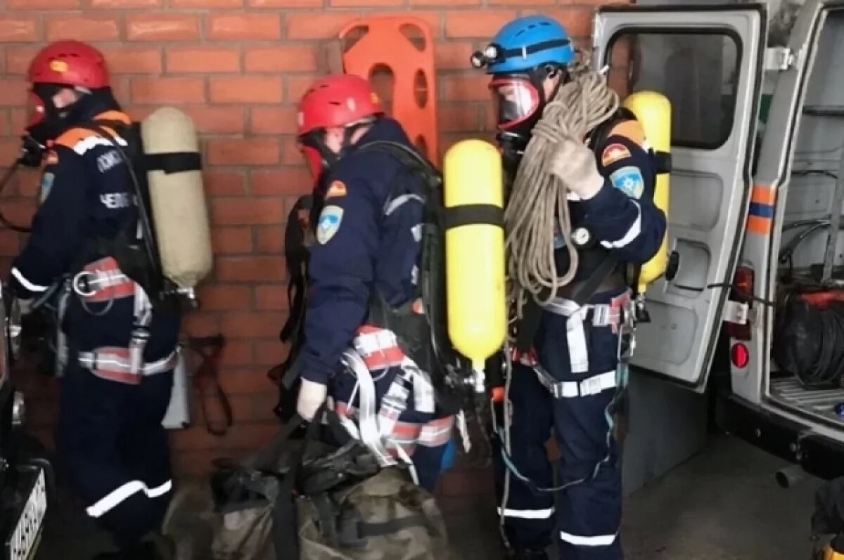    В Магнитогорске двое мужчин отравились ядовитыми парами в выгребной яме