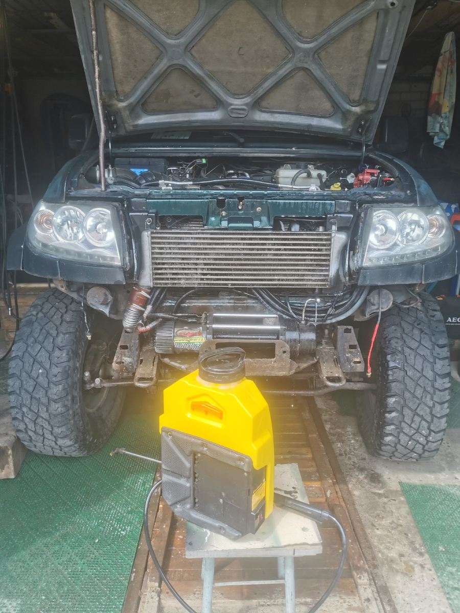 Мойка радиатора  с помощью  переносной мойки низкого давления. 