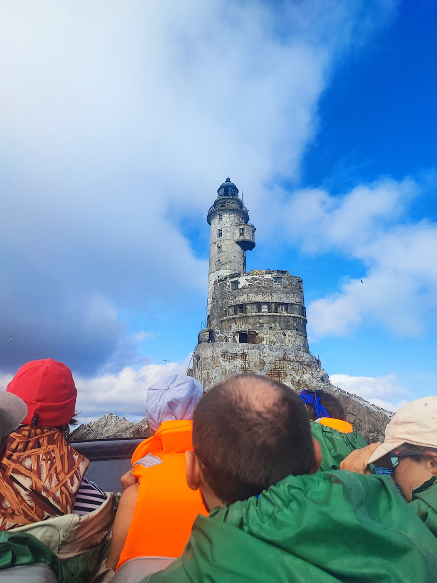 доплыли до маяка Анива