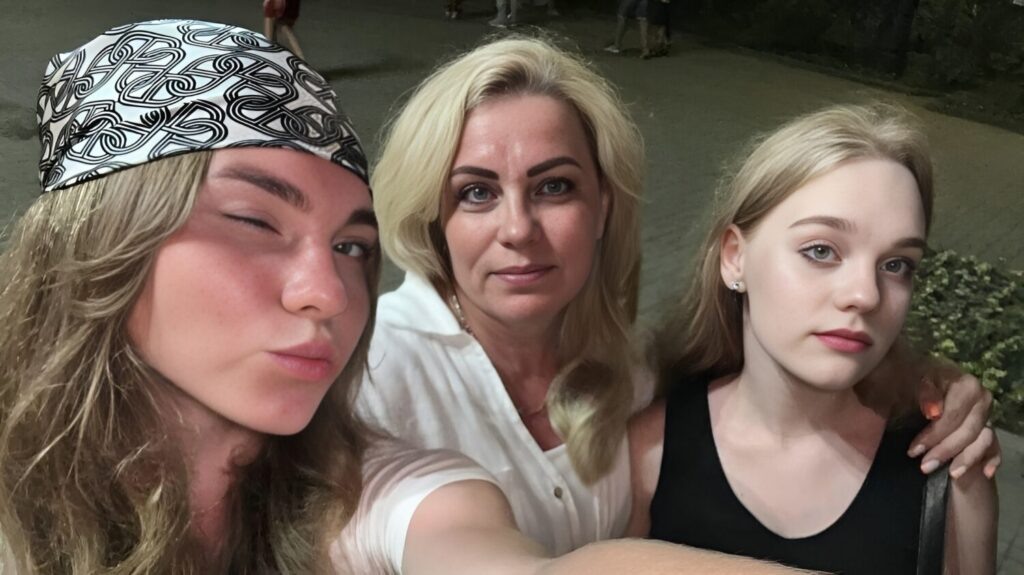 Юлия с дочерями до аварии