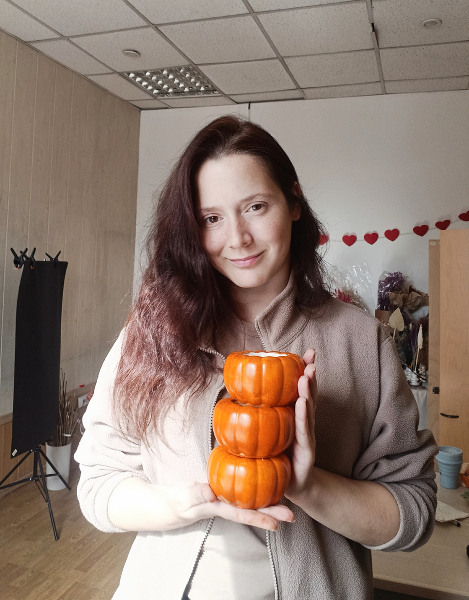 Держу "свеженькие" гипсовые тыквы). 
