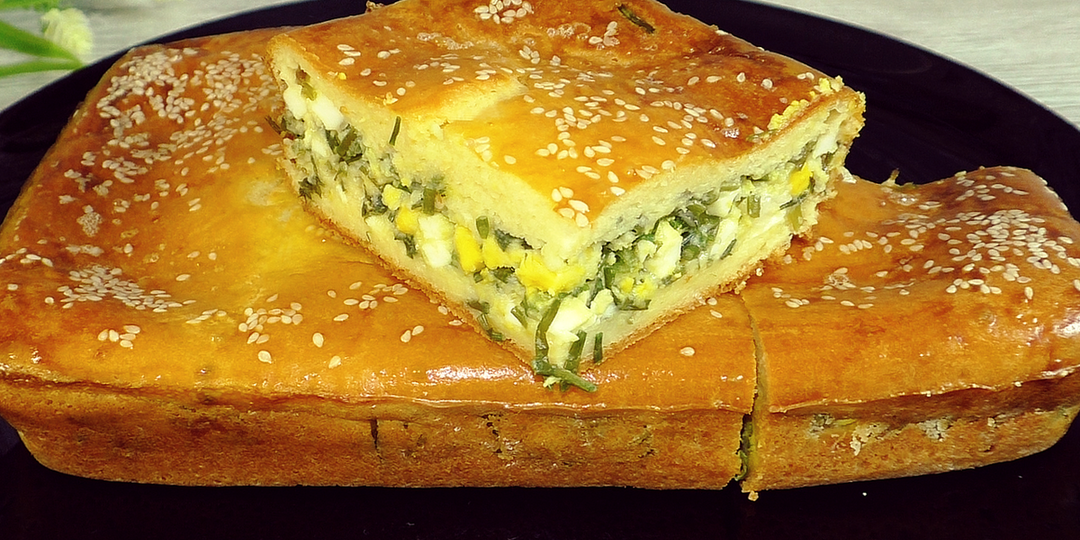 Заливной пирог с рисом, яйцом и зеленым луком. Вкусное и простое решение для вашего стола