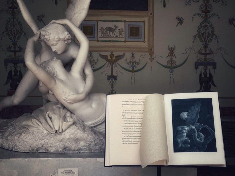    Оренбургский Эрмитаж получил в подарок уникальную книгу «О»