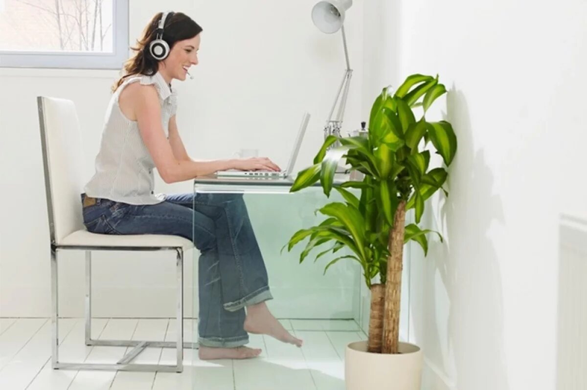    Одна из распространенных офисных привычек заметно повышает риск развития закупорок. Речь идет про то, когда человек целый день не вставая сидит в офисном кресле, да еще и со скрещенными ногами.