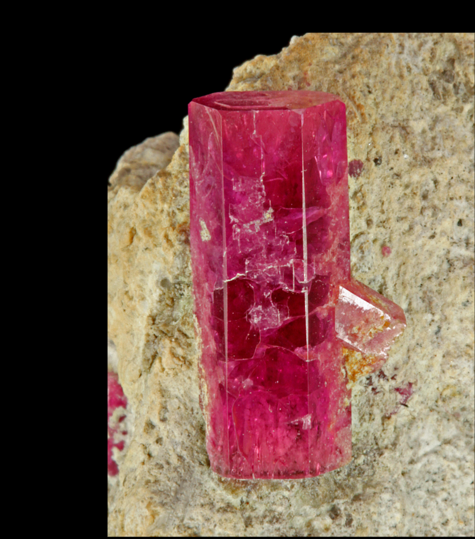 Образец биксбита, округ Бивер, штат ЮТА, США. Фото с сайта mindat.org