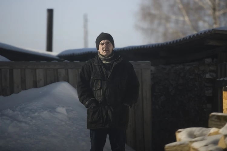 Николай Суздалов живет в том же доме, что и много лет назад. Каждый день он видит из окна место, где убили Сережу

