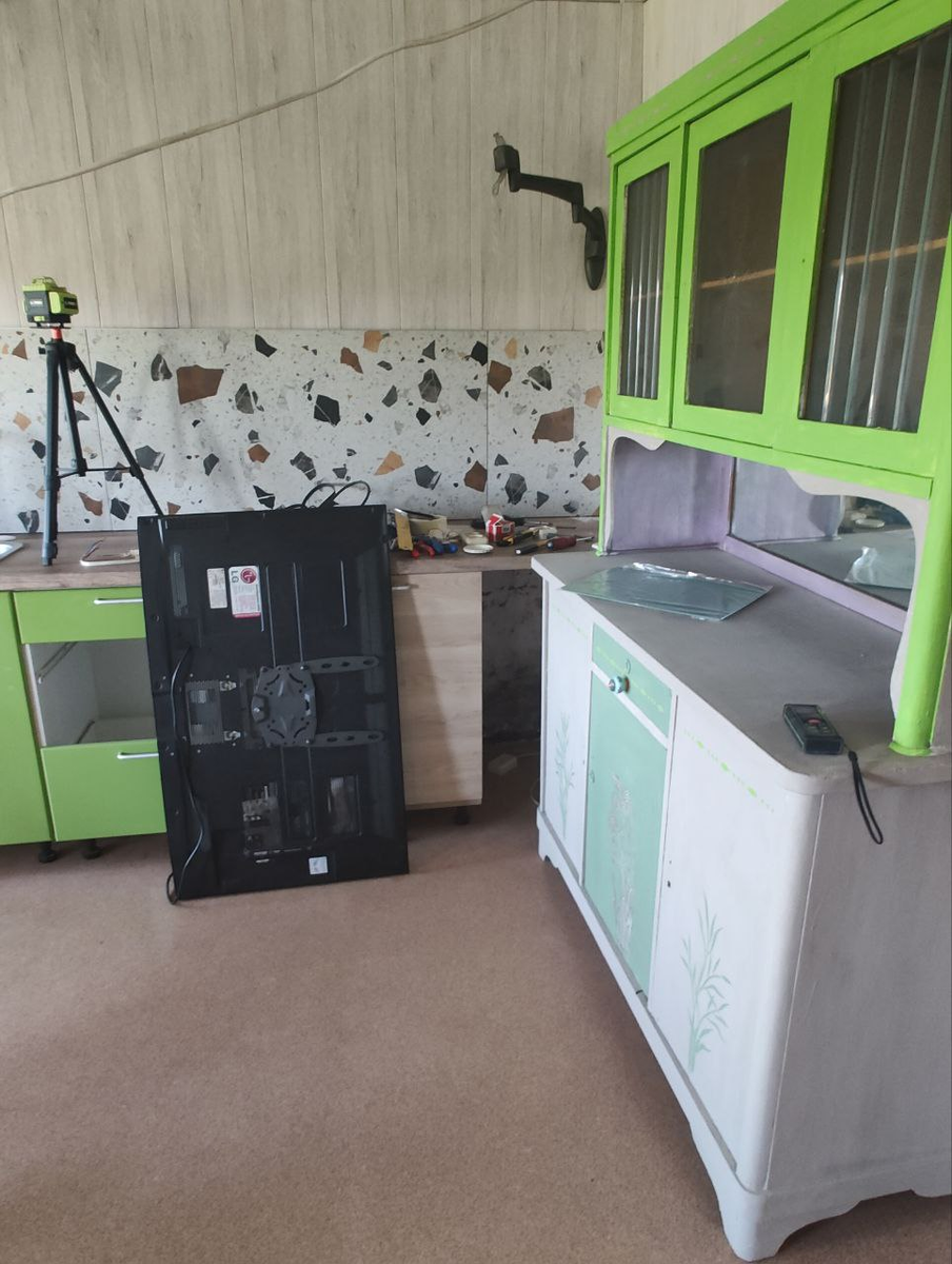 Сейчас на кухне какой-то вот такой "порядок"