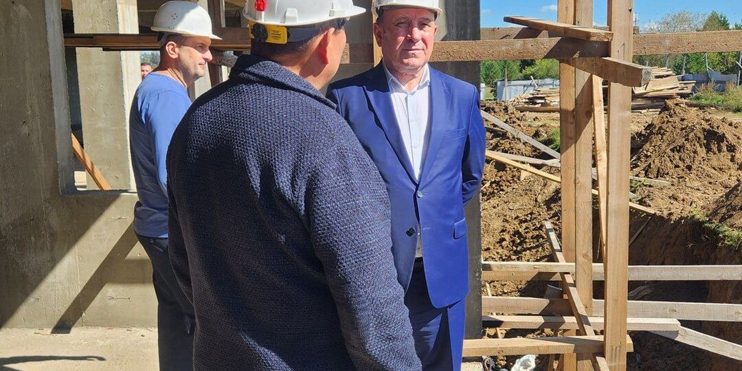 👍Леонид Фролов проверил ход работ по возведению детского сада и школы в Иркутском районе