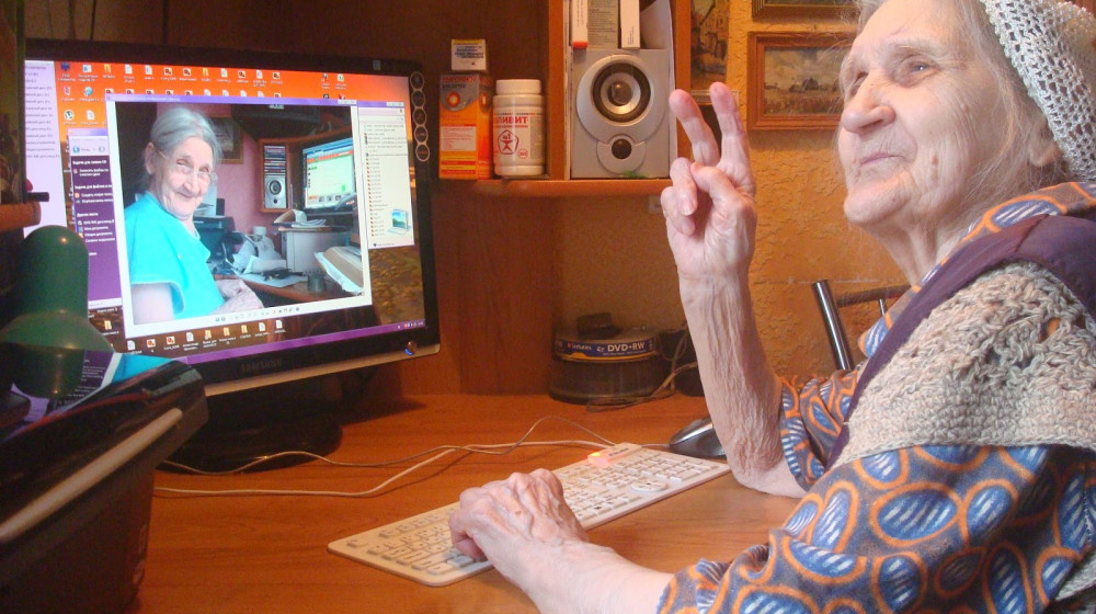    Бабушка онлайн