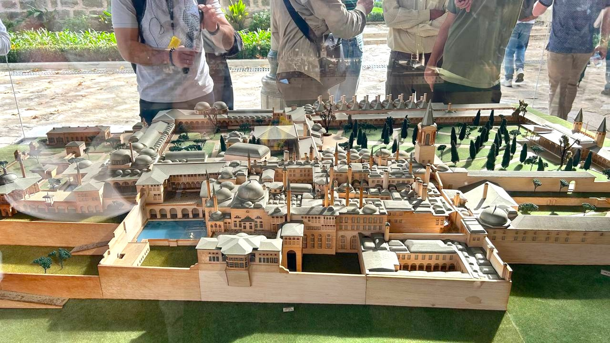 на фото: макет территории дворца Топкапы. Площадь дворцового комплекса - 700 000 кв.м.